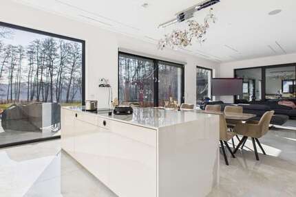 Haus zum Mieten in Mühlenbeck 5.000 € 320 m² 7.5 zimmer