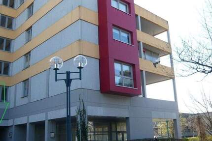 Leerstehende Gewerbefläche vis-a-vis Rathaus in WörtRhein zimmer