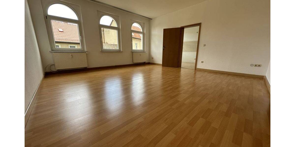 Etagenwohnung Lützen - 4 Zimmer, 120 m&sup2;, 980&euro; | Angebot:26797660
