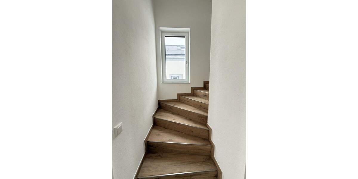 Einfamilienhaus Köfering - 4 Zimmer, 150 m&sup2;, 2.100&euro; | Angebot:25702670