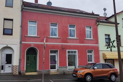 Objekt mit 2 Wohnungen und Gewebereinheit zimmer