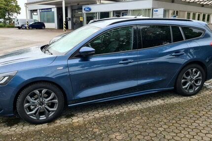 Ford Focus 12.600 km 23.990 € Burgoberbach 91595