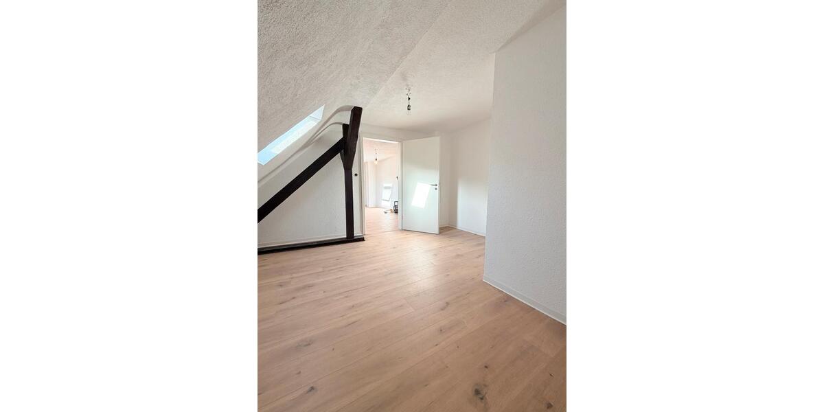 Großzügige 5ZKB Dachteschosswohnung - Erstbezug nach Renovierung 5 zimmer