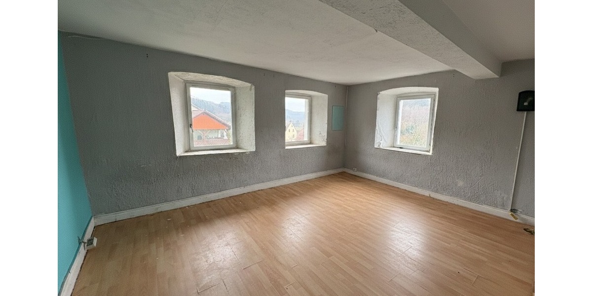 Charmantes, denkmalgeschütztes Einfamilienhaus mit Privatsphäre und Naturanschluss - Einfamilienhaus Niederalben | Angebot:25363338