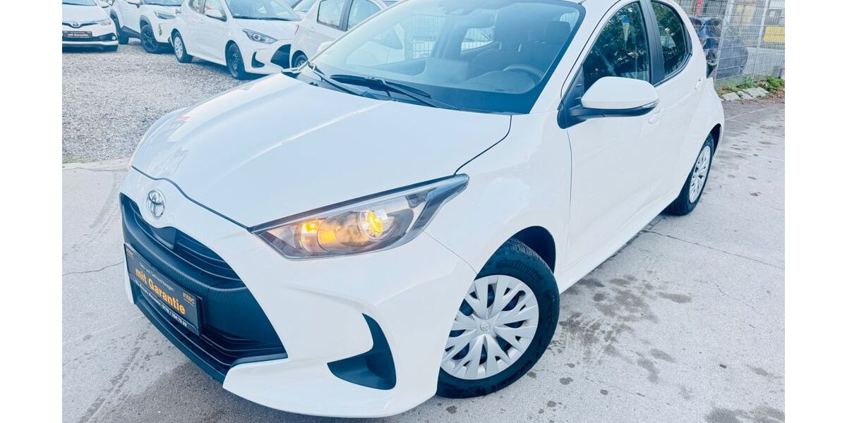 Toyota Yaris 1.684 km 15.300 &euro; Hamburg 20537