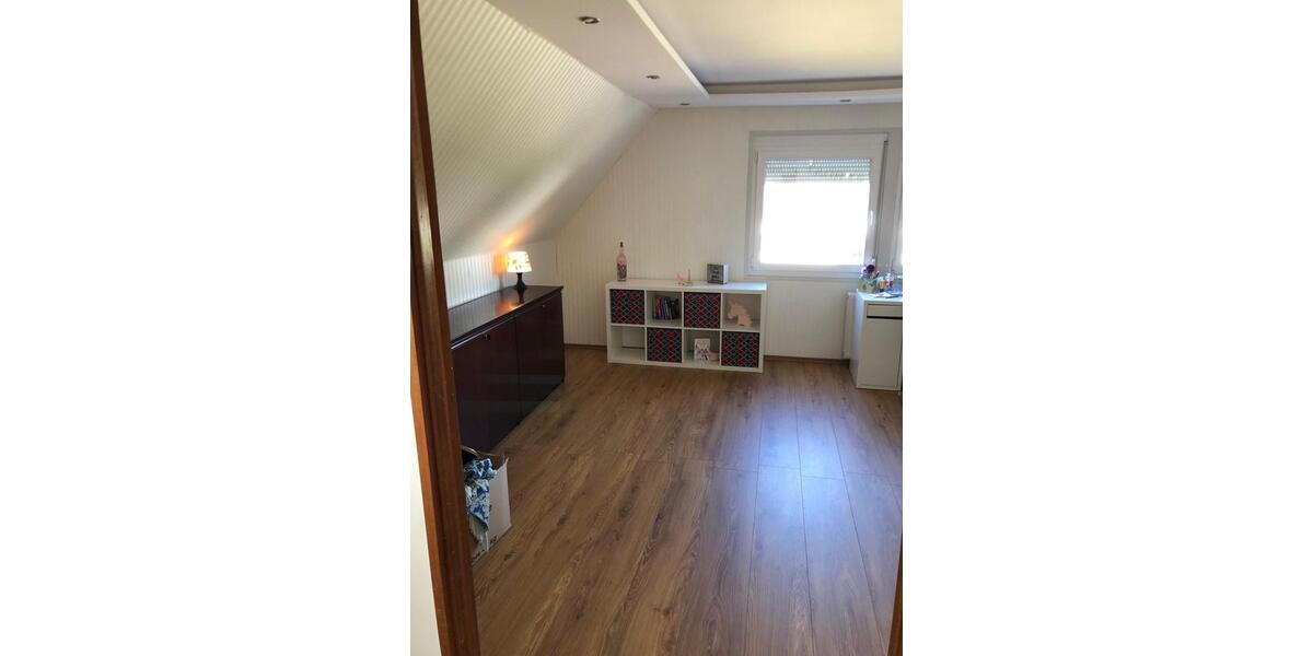 Einfamilienhaus Düsseldorf Stadtbezirk 5 - 6 Zimmer, 250 m&sup2;, 2.800&euro; | Angebot:24851125