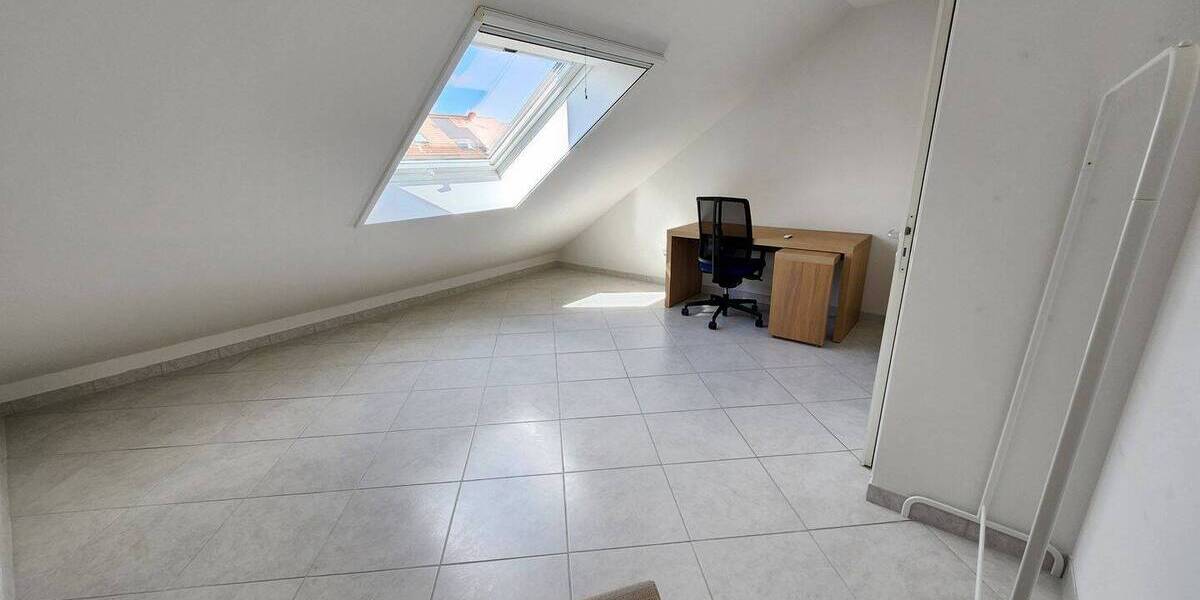 Mehrfamilienhaus, Wohnhaus Bad Vilbel Dortelweil - 5 Zimmer, 136 m&sup2;, 2.800&euro; | Angebot:23957205