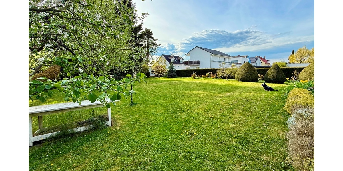 Frankfurt-Nieder-Erlenbach: Einmalige Lage! Großzügiges Villenanwesen am Bebauungsrand - Einfamilienhaus Frankfurt am Main Bonames | Angebot:26334718