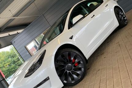 Tesla Model 3 13.990 km 44.890 € Beienrode bei Göttingen 37130