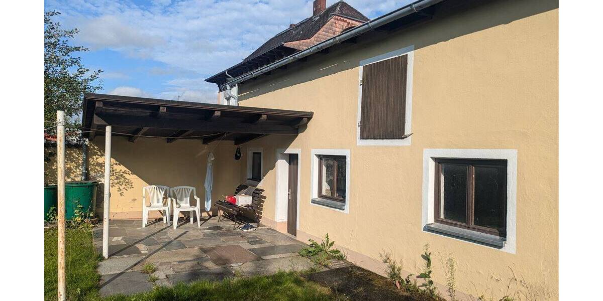 Doppelhaushälfte Waldsassen - 8 Zimmer, 146 m&sup2;, 165.000&euro; | Angebot:25678476