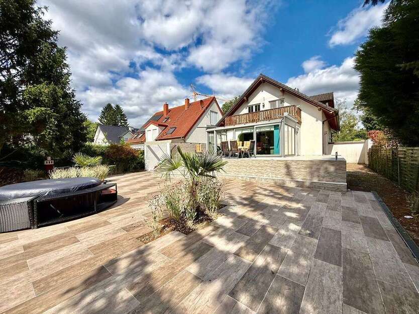 Haus zum Kaufen in Düsseldorf 1.249.000 € 300 m²