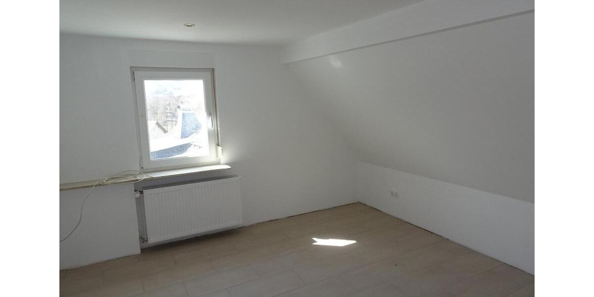 Dachgeschoßwohnung Langenselbold - 4 Zimmer, 80 m&sup2;, 700&euro; | Angebot:26045052