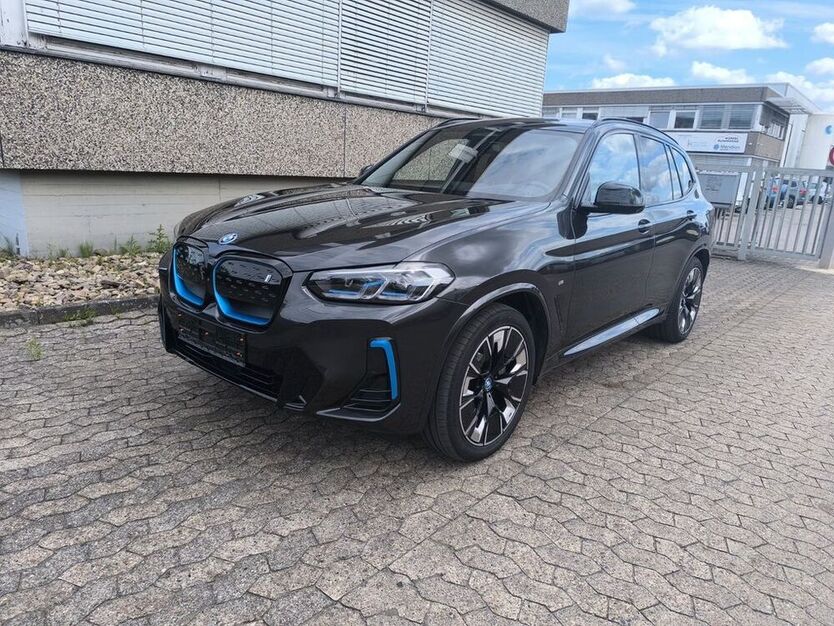 iX3