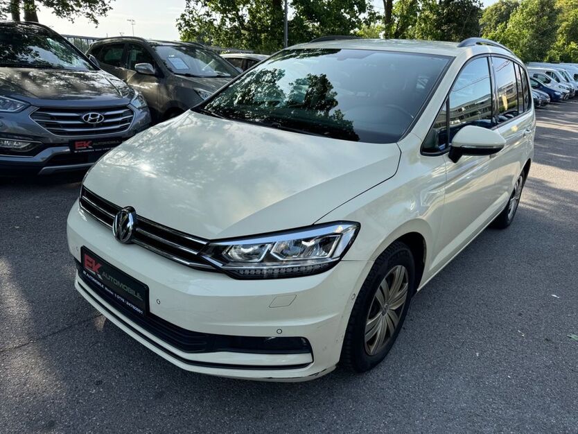 VW Touran 212.600 km 12.990 € München 81243
