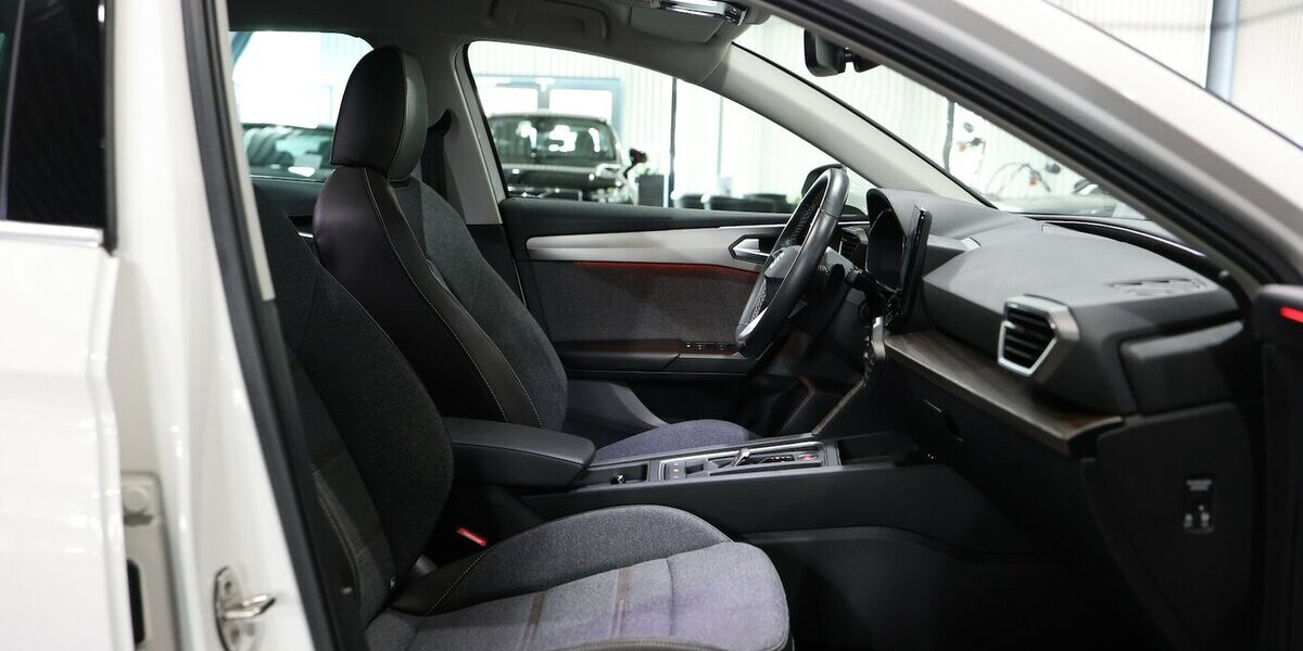 Seat Leon ST 2.0 TDI DSG XCELLENCE / LEDER / ACC+LANE 75.000 km 19.777 &euro; Hamm 59077