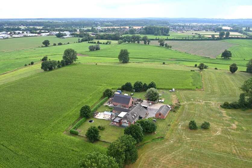 Haus zum Kaufen in Bedburg-Hau 898.000 € 218 m²