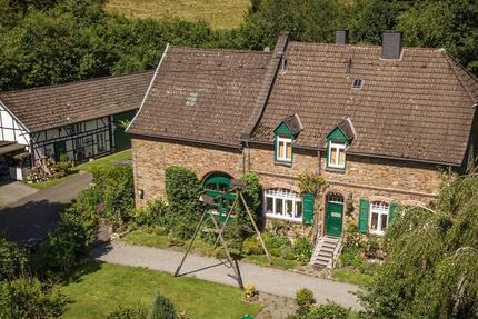 Haus Hellenthal - 9 Zimmer, 220 m&sup2;, 629.000&euro; | Angebot:27009180