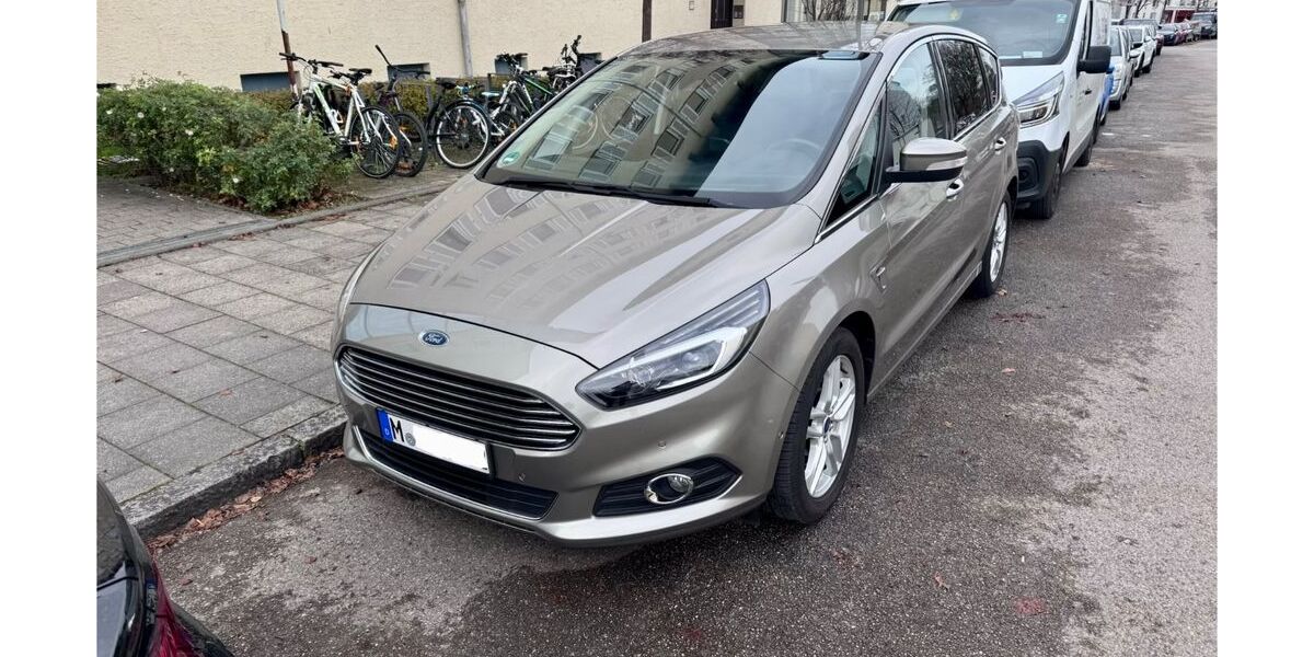 Ford S-Max 112.000 km 17.000 € München 81377