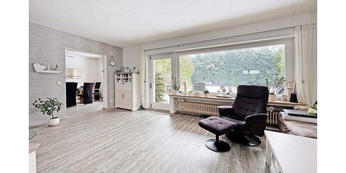 Großzügiges Wohnhaus mit vielseitiger Nutzung und privatem Garten! 6 zimmer