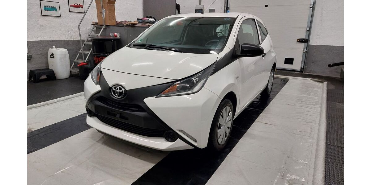 Toyota Aygo (X) 65.000 km 6.300 &euro; Chemnitz 09116