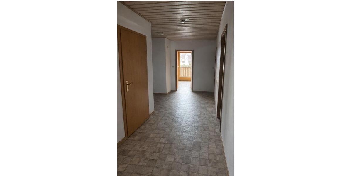 Pfreimd 107 m2 Wohnung im 1.OG mit Balkon, Keller, Garage, 4 zimmer
