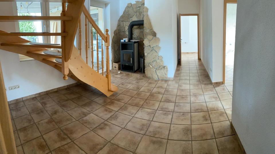 Einfamilienhaus Bad Salzungen - 8 Zimmer, 186 m&sup2;, 299.000&euro; | Angebot:25806627