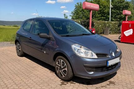 Renault Clio 135.000 km 2.499 &euro; Kaulsdorf 07338