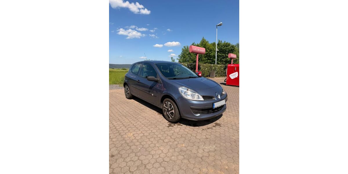 Renault Clio 135.000 km 2.499 &euro; Kaulsdorf 07338