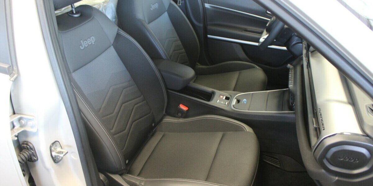 Jeep Avenger Altitude 29.878 km 22.980 € Euskirchen 53881