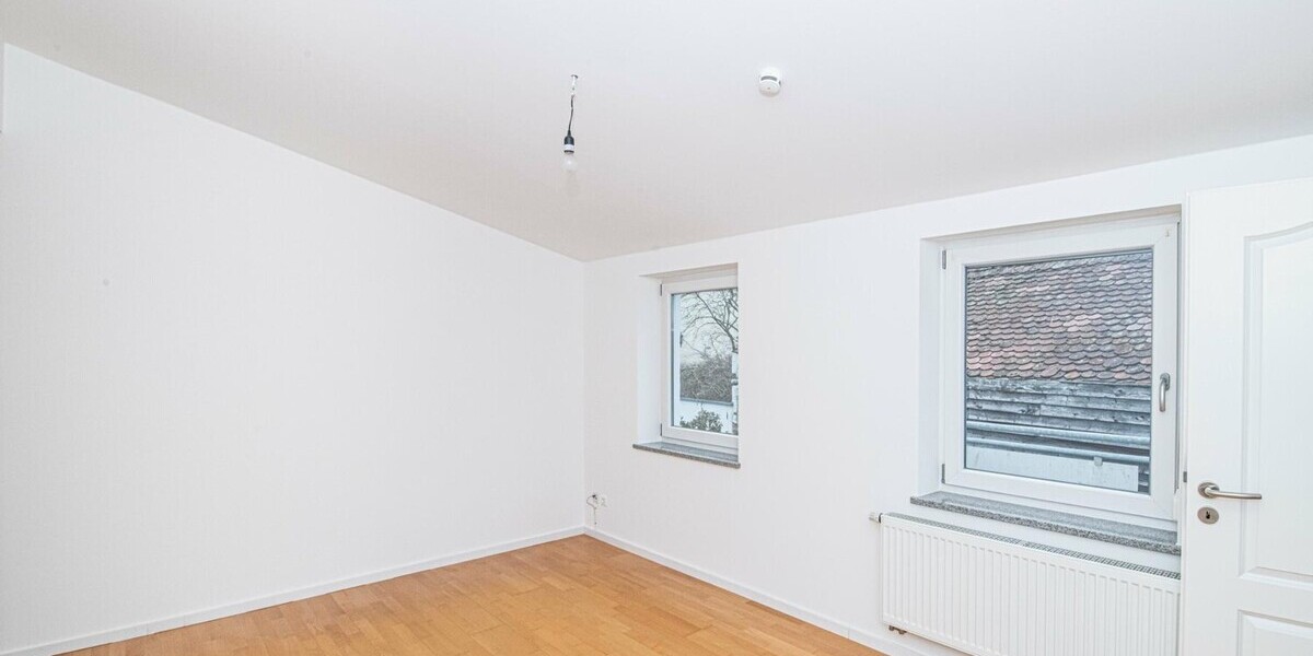 Vermietung: Helle Dachgeschosswohnung mit Balkon und Wohlfühlambiente - Dachgeschoßwohnung Cham | Angebot:24787865