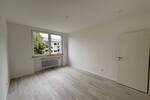 Modernisierte 3-Zimmer-Wohnung mit Balkon in zentraler Lage von Krefeld-Hüls