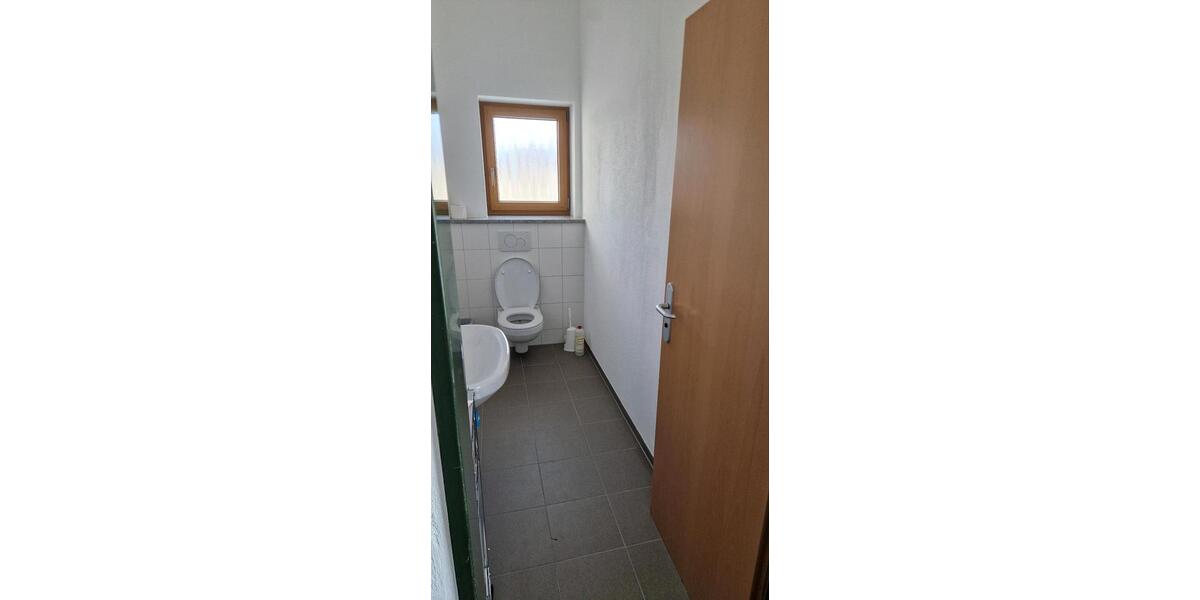 Gewerbehalle 210 m² EG | Tor | Stellplätze | Stephanskirchen zimmer