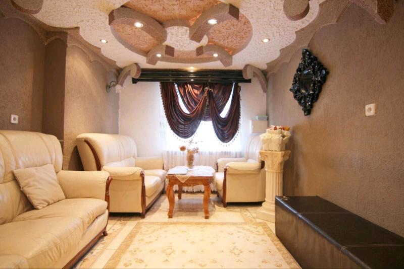 ObjNr:19002 - Individuelles Wohnen für die große Familie in 1-2 Familienhaus zentral aber ruhig in LambrechtPfalz 9 zimmer