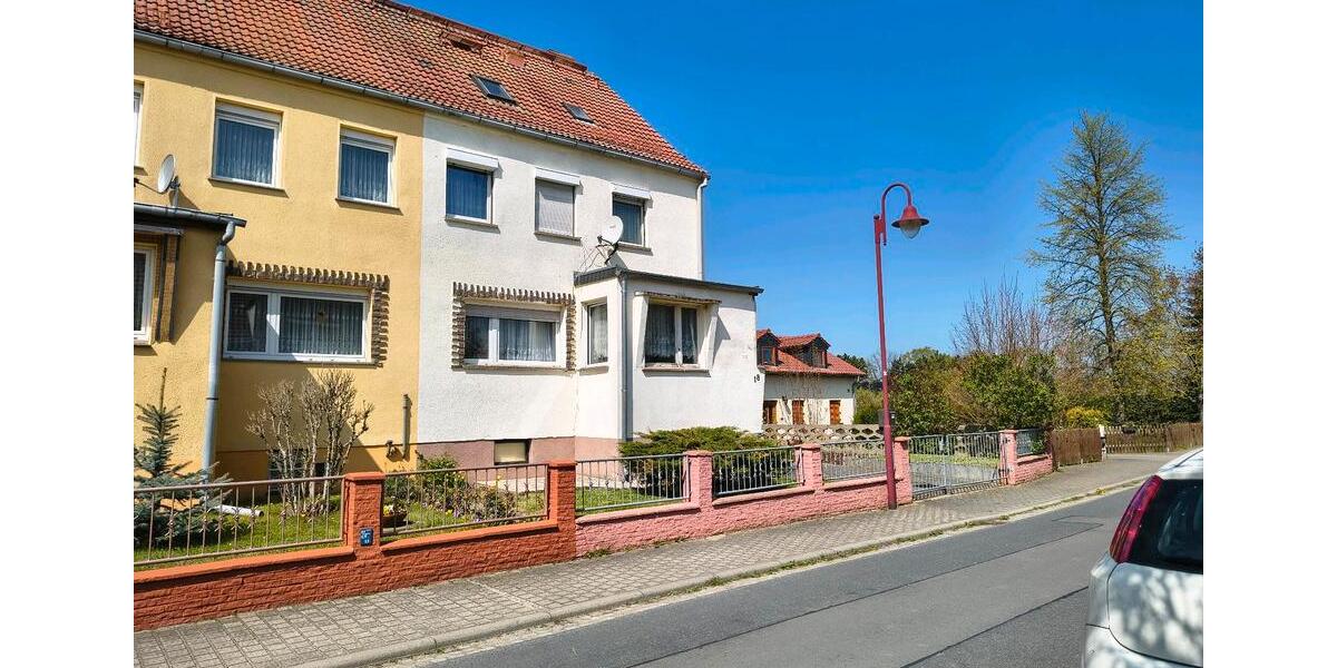 Doppelhaushälfte Gröditz - 7 Zimmer, 140 m&sup2;, 40.000&euro; | Angebot:27190276