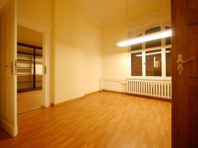 Gewerbeobjekt Weimar Nordvorstadt - 5 Zimmer, 155 m&sup2;, 935&euro; | Angebot:25210070