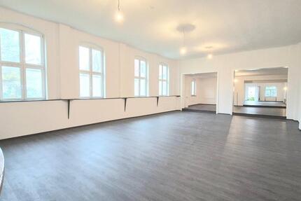 Haus Mittenwalde - 3 Zimmer, 332 m&sup2;, 2.324&euro; | Angebot:25858902