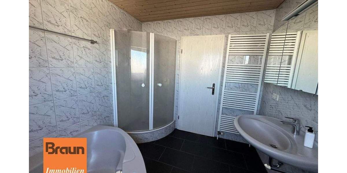 Attraktive 4,5-Zimmer-Eigentumswohung in Trossingen, inkl. Einzelgarage und Pkw-Außenstellplatz 4 zimmer