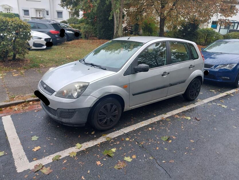 Ford Fiesta 103.000 km 2.300 € Bremen 28327