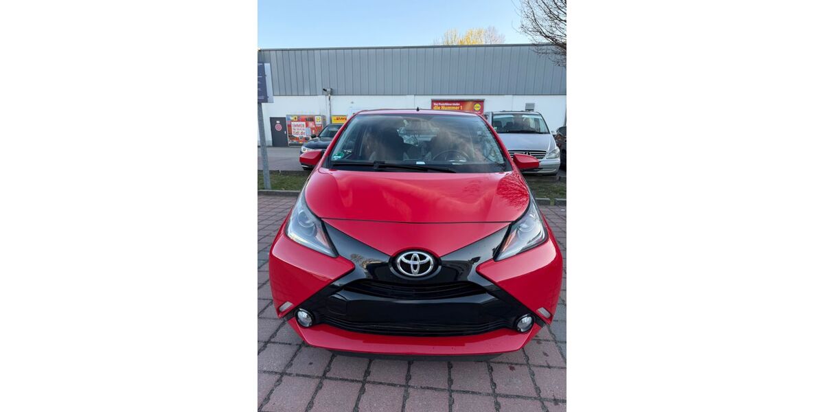 Toyota Aygo (X) 94.800 km 6.800 &euro; Berlin 10551