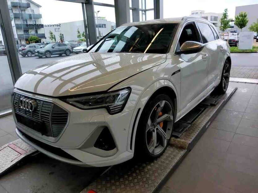 Audi e-tron 45.400 km 45.900 € Bad Langensalza 99947