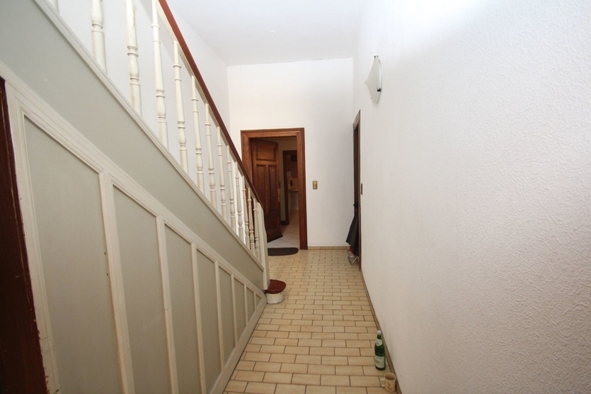 Dreifamilienhaus mit 2 freien Wohnungen und Potenzial