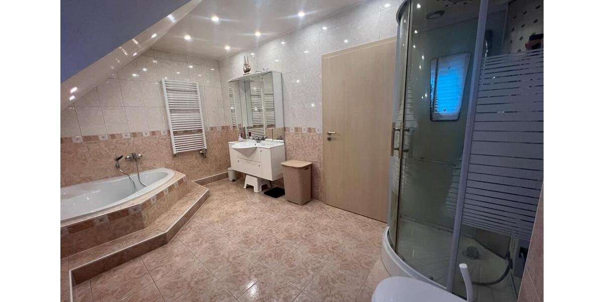 Einfamilienhaus Wiehl - 4 Zimmer, 130 m&sup2;, 1.700&euro; | Angebot:24750882