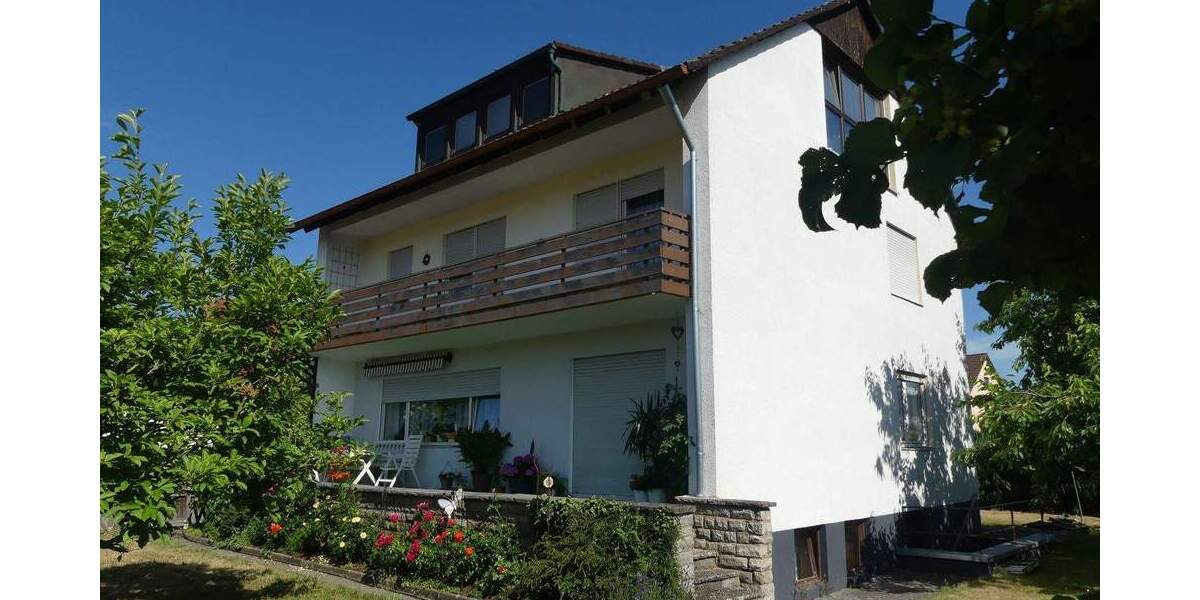 Wohnen mit Potenzial! Zweifamilienhaus in Petersaurach! 7 zimmer