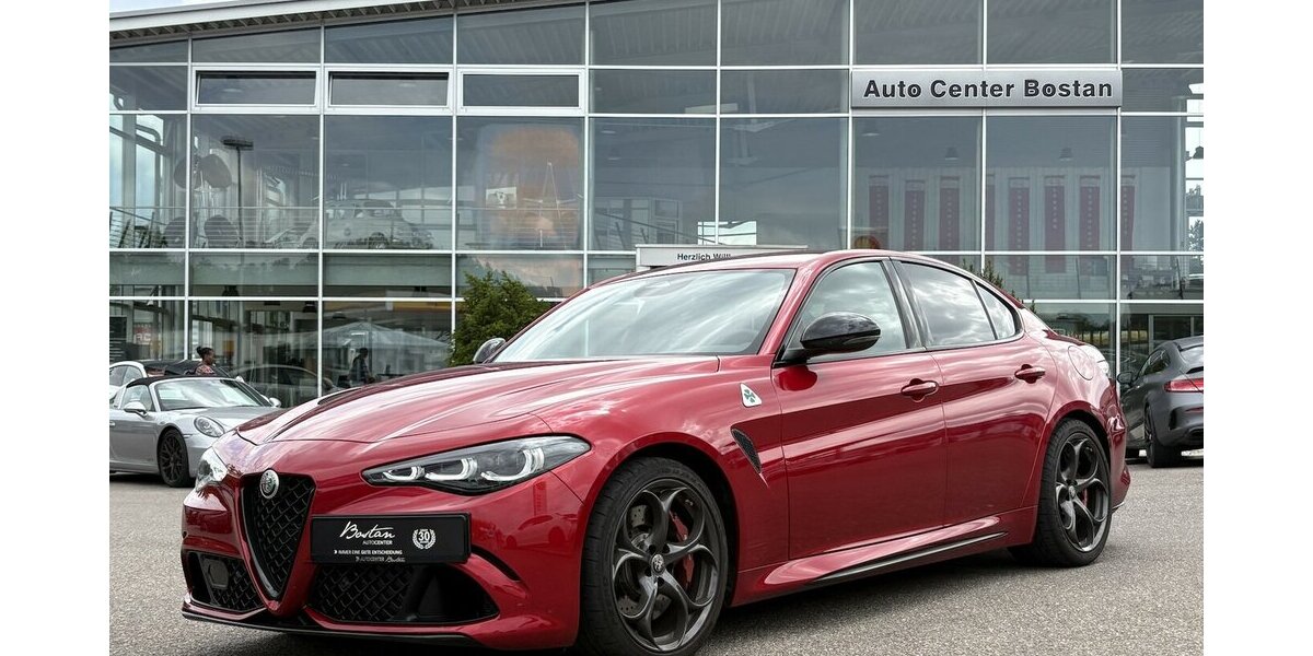 Alfa Romeo Giulia 2,9 V6 Quadrifoglio MEMORY/KAMERA/1.HAND 6.415 km 73.900 &euro; Villingen-Schwenningen 78054