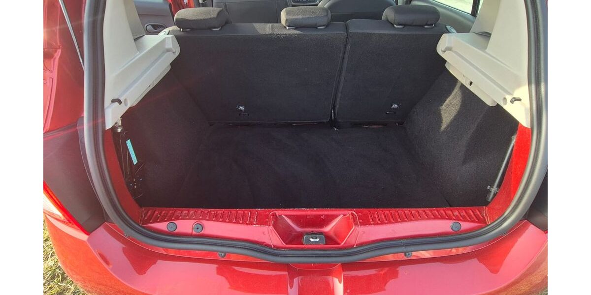 Dacia Sandero 66.000 km 5.900 &euro; Wolfsburg 38448