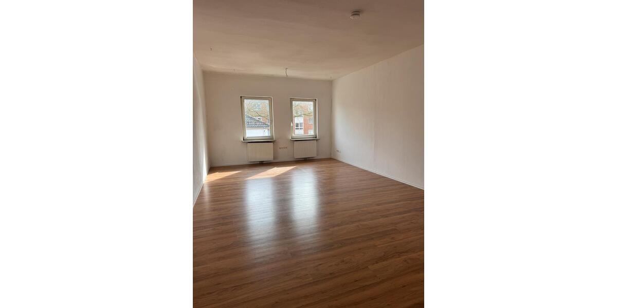 Etagenwohnung Wilhelmshaven - 5 Zimmer, 165 m&sup2;, 315&euro; | Angebot:25964851