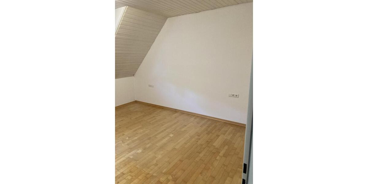 Dachgeschoßwohnung Kenn - 4 Zimmer, 109 m&sup2;, 1.050&euro; | Angebot:25355837