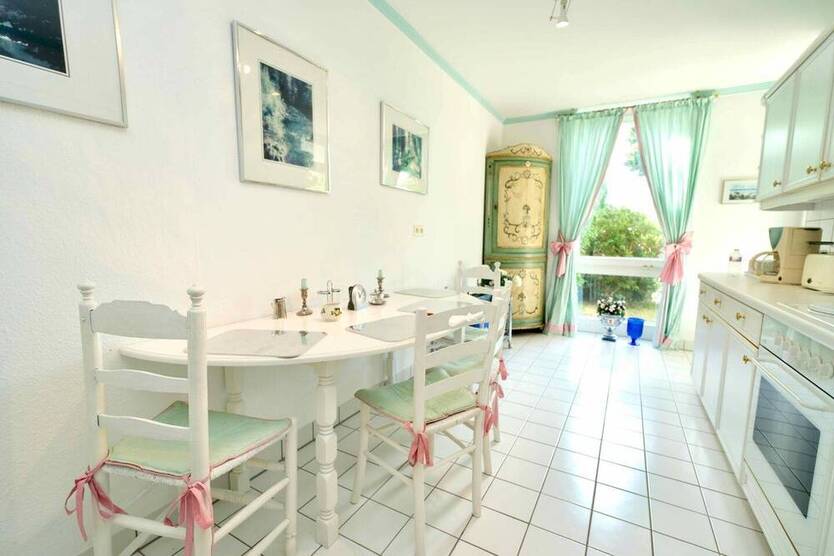 Traumhafte 122 m² Erdgeschoßwohnung mit großzügigem Garten, Terrasse und TG Platz in Büderich