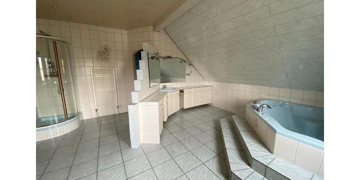Einfamilienhaus Hohenroth - 8 Zimmer, 190 m&sup2;, 1.450&euro; | Angebot:26320939