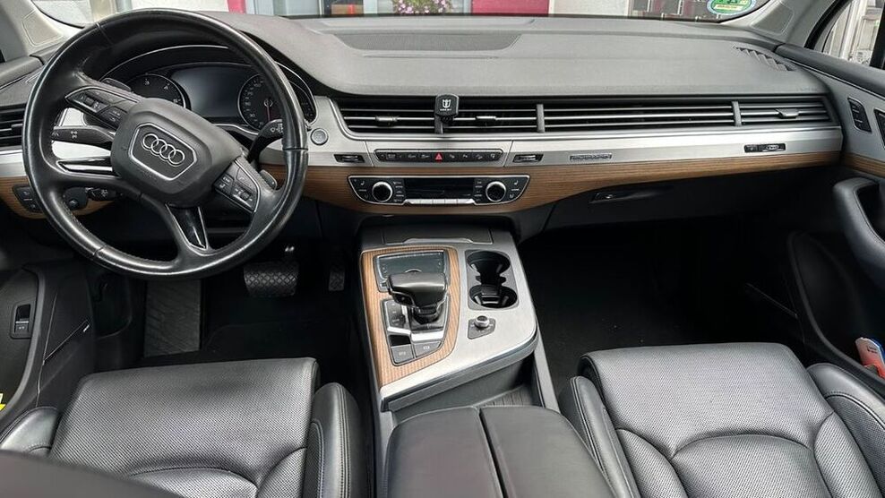Q7